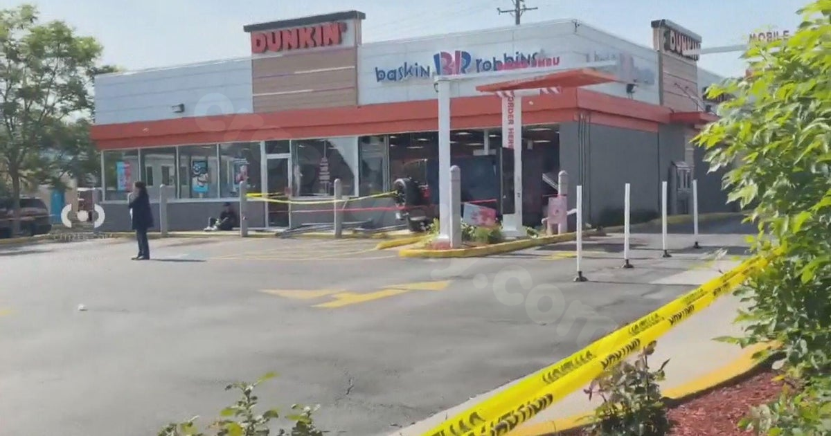 Jeep slams into Dunkin' on Chicago's Northwest Side