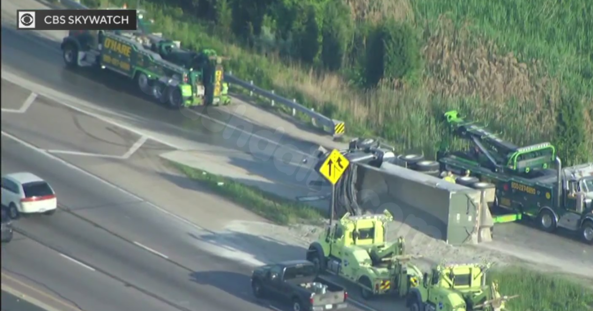Rollover crash, oil spill closes west suburban ramp on I-290