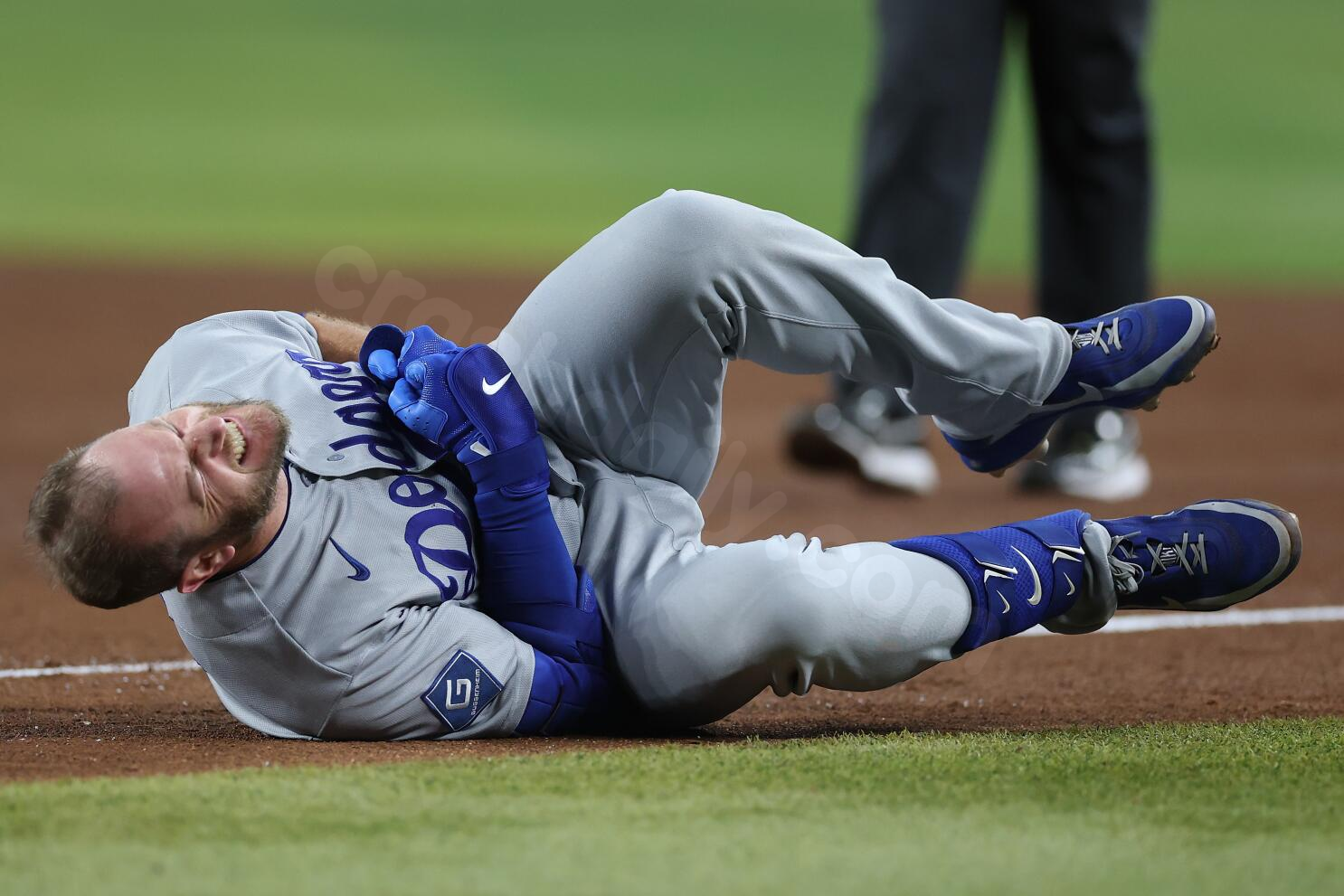 Max Muncy avoids serious injury after violent collision in Dodgers’ loss