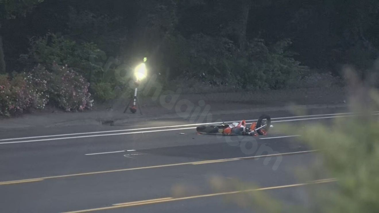 Motorcyclist dies after early Friday crash on Northeast Glisan Street