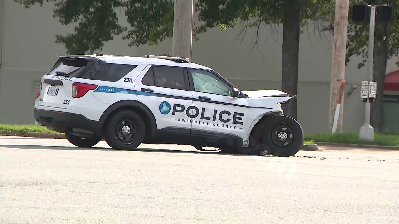 Gwinnett County police officer involved in traffic crash at Highway 141