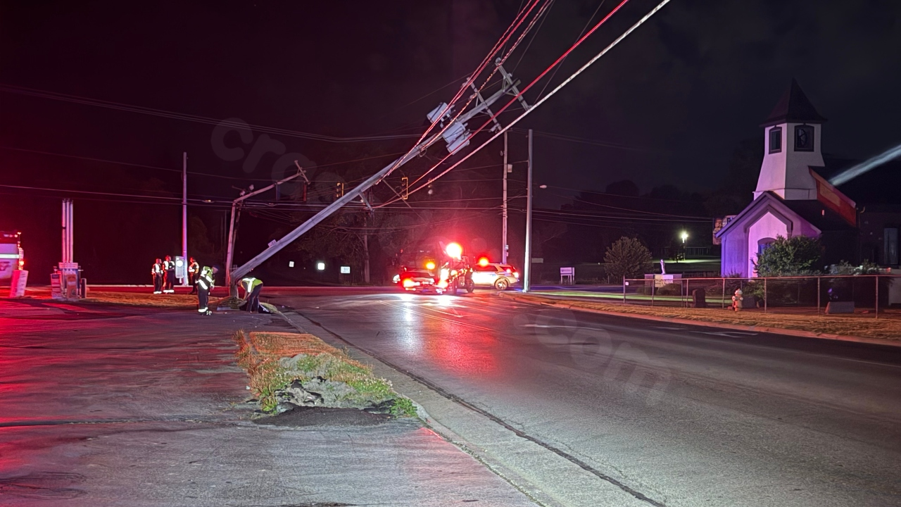 Crash knocks down 2 poles at Austintown intersection