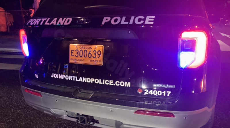 71-year-old pedestrian dies following late night crash in SE Portland