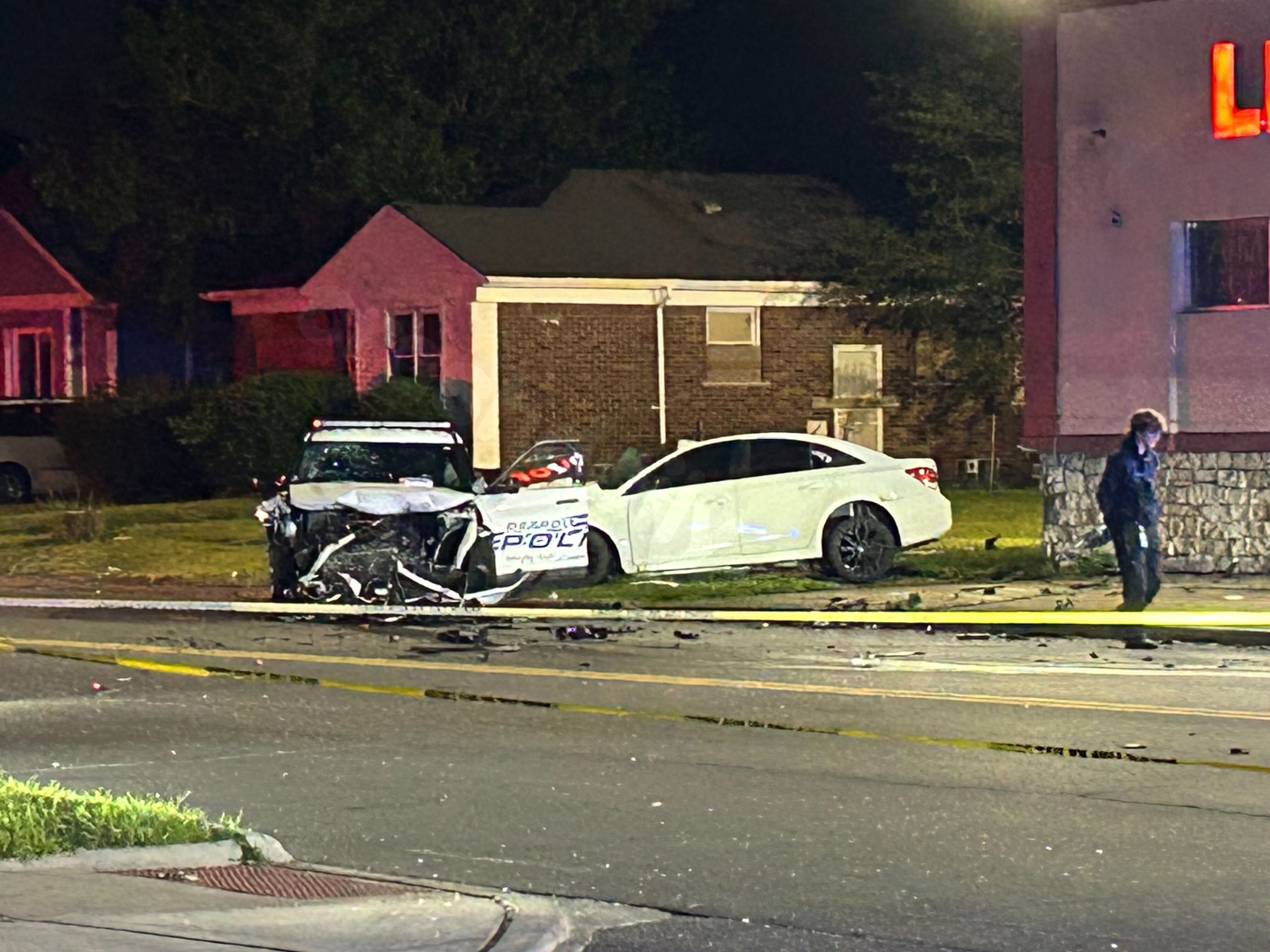 Two Detroit police officers, two civilians injured in crash