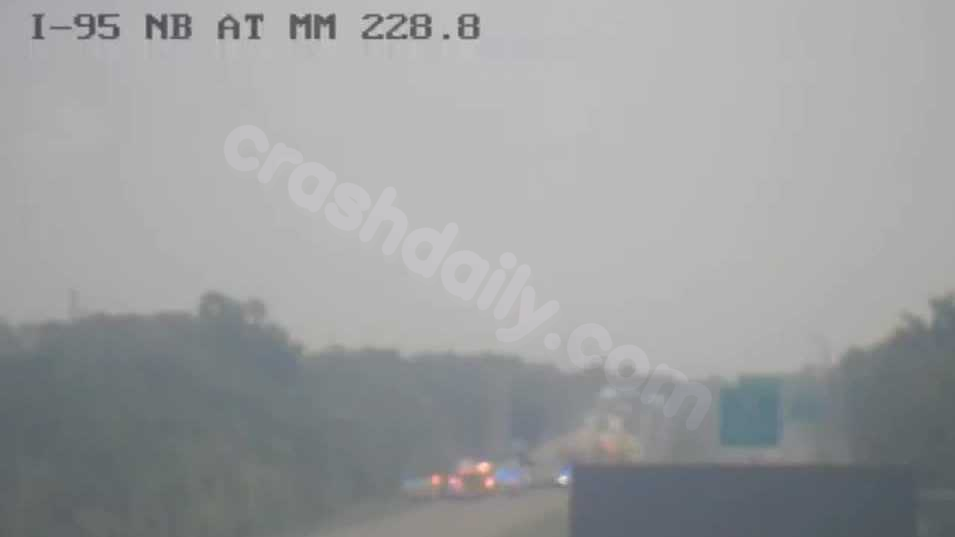 Fatal crash among wrecks causing closure of southbound I-95 in Mims, FHP says