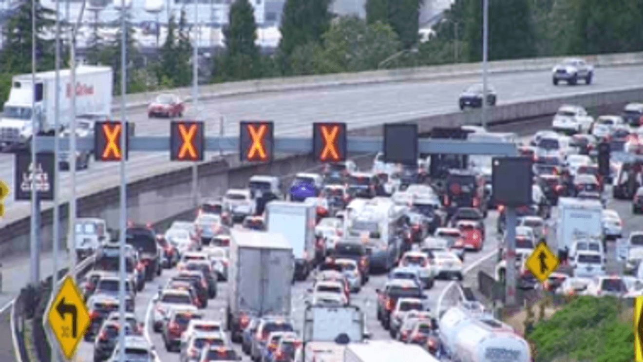 Crash blocks all northbound I-5 lanes near Spokane Street in Seattle, WSDOT says
