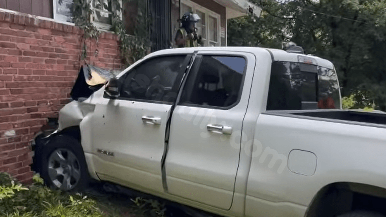 Stop sign violation leads to collision, truck crashes into vacant home in Bibb County