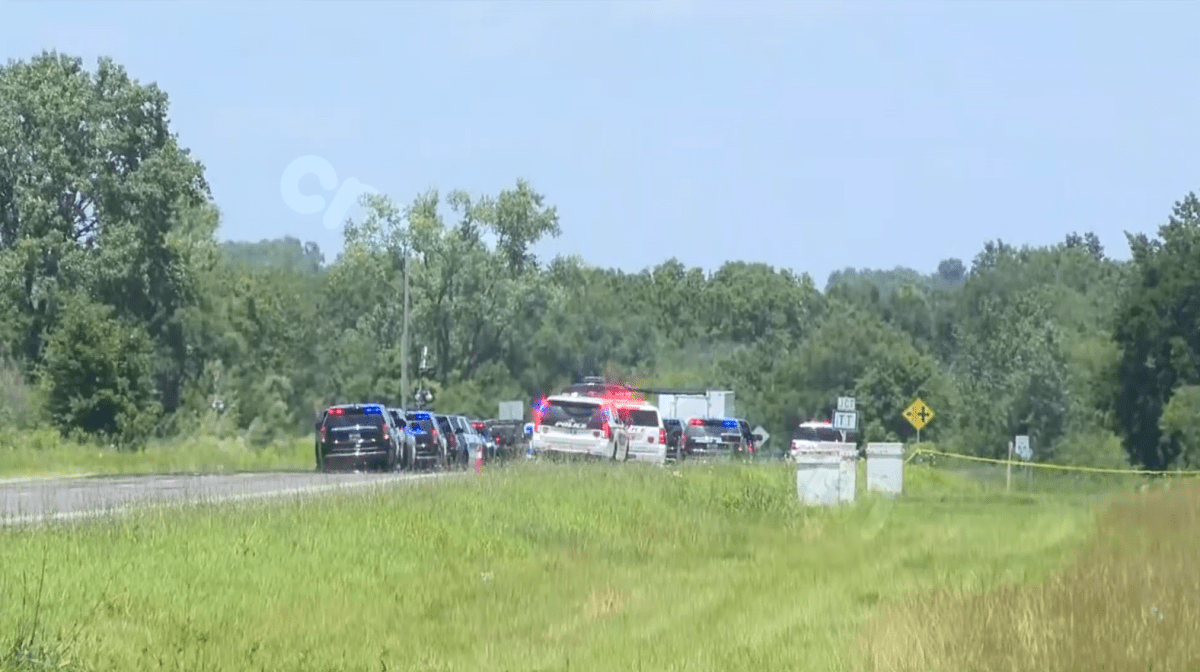 11 skydivers, pilot killed after plane crashes south of Kansas City