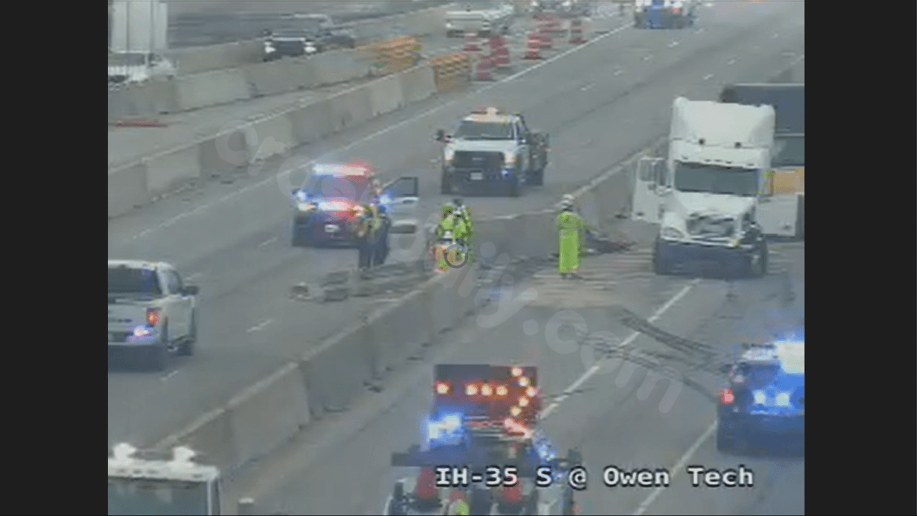 Crash shuts down I-35 in both directions in north Austin