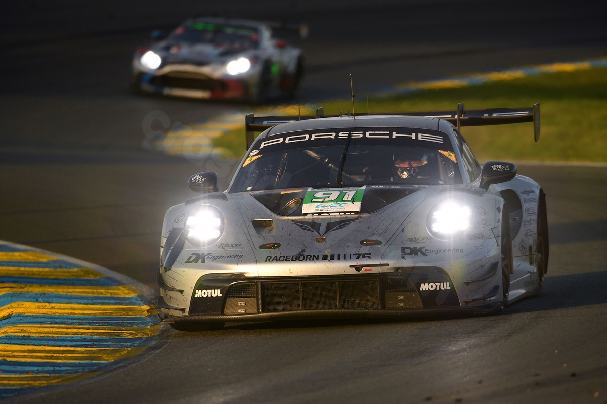 Le Mans 24h, H18: BMW in lead as Porsche crash triggers safety car