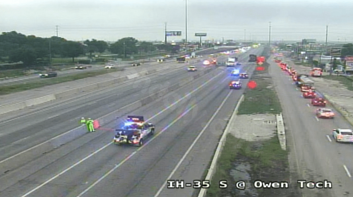 North Austin crash leads to lane closures, one person hurt