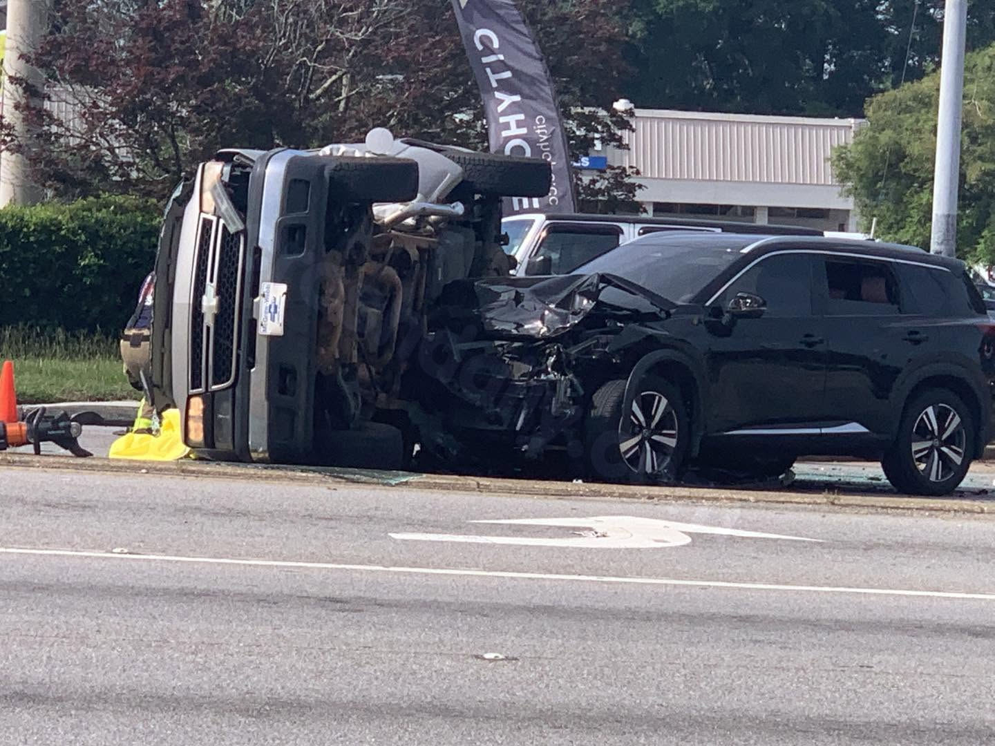 One hurt in two-vehicle crash on Airport Boulevard in Mobile Sunday