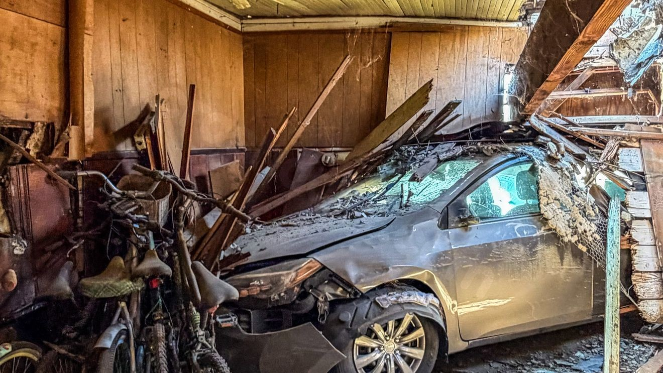 Car crashes into vacant building after intersection collision