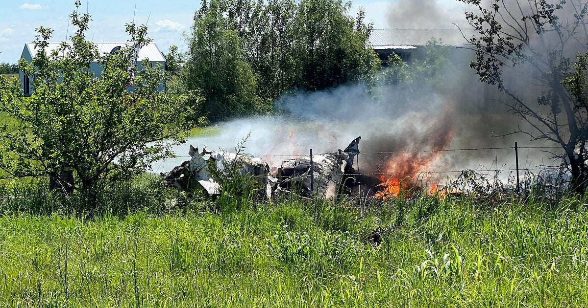 Skydivers on plane that crashed in Missouri "didn't have time to jump," witness says