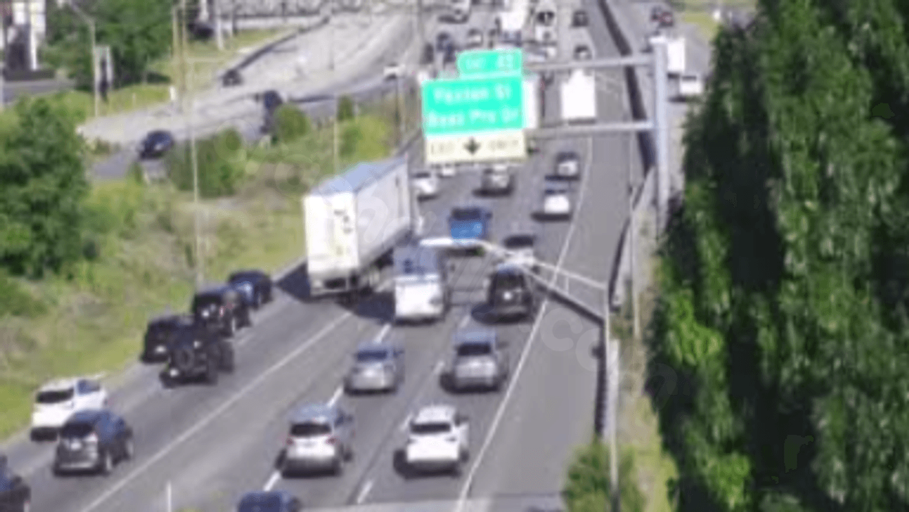 Traffic slowed to a crawl on I-83, I-283 after multi-car crash in Harrisburg: 511PA