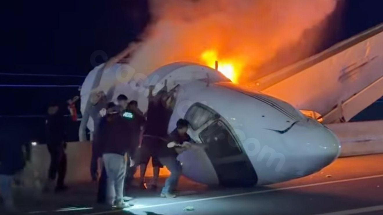 1 dead after private plane crashes onto Texas highway, bursts into flames