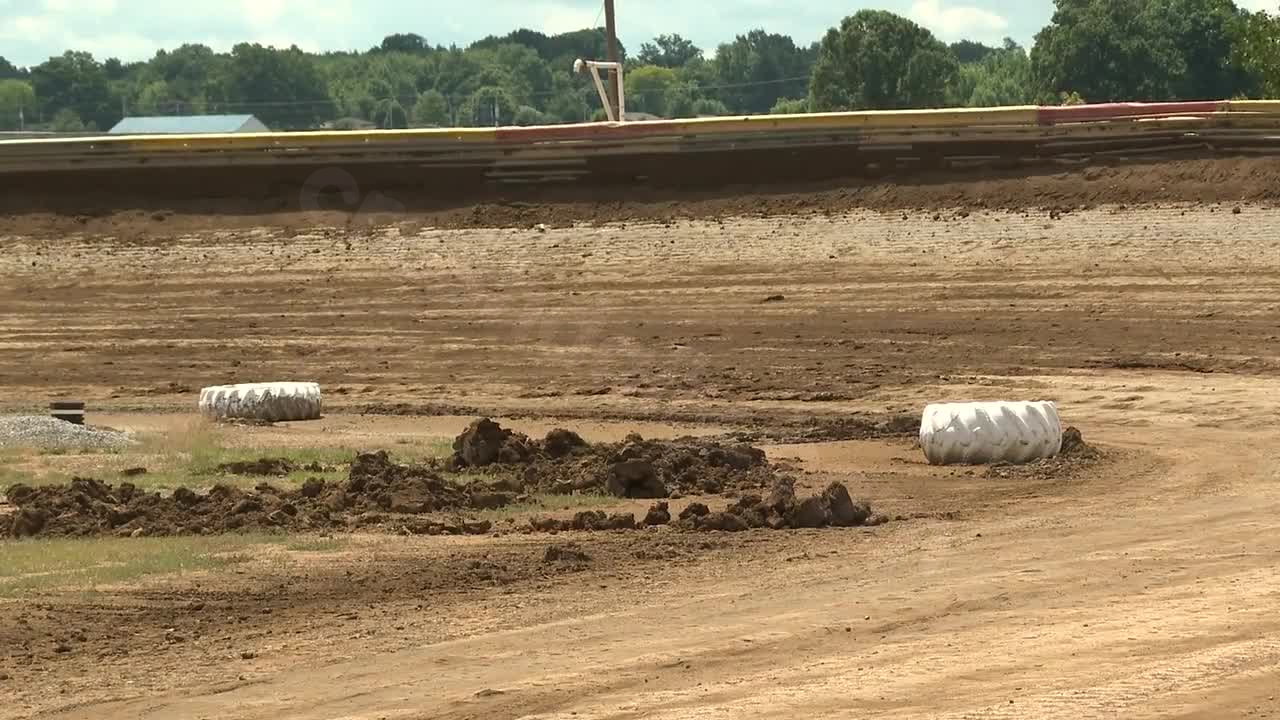 3 hospitalized, 2 critical in Wayne County Speedway crash