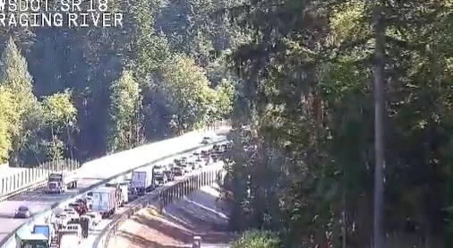Deadly crash blocks all lanes on SR 18 near Snoqualmie, WA