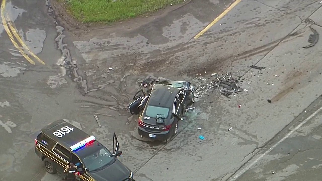 Serious injuries reported at Oakland County crash involving car