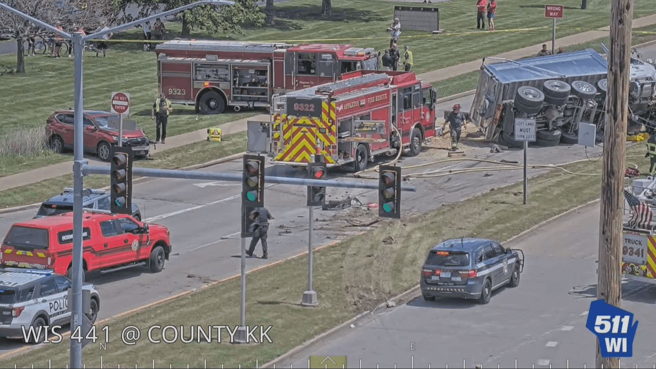 Dump truck crash closes part of Calumet Street in Appleton