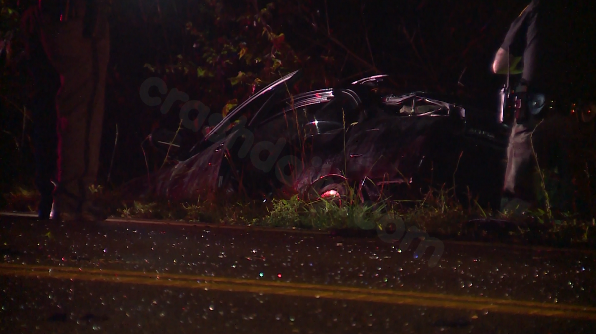 Police: 2 hurt, 1 critically, after overnight Hamilton crash