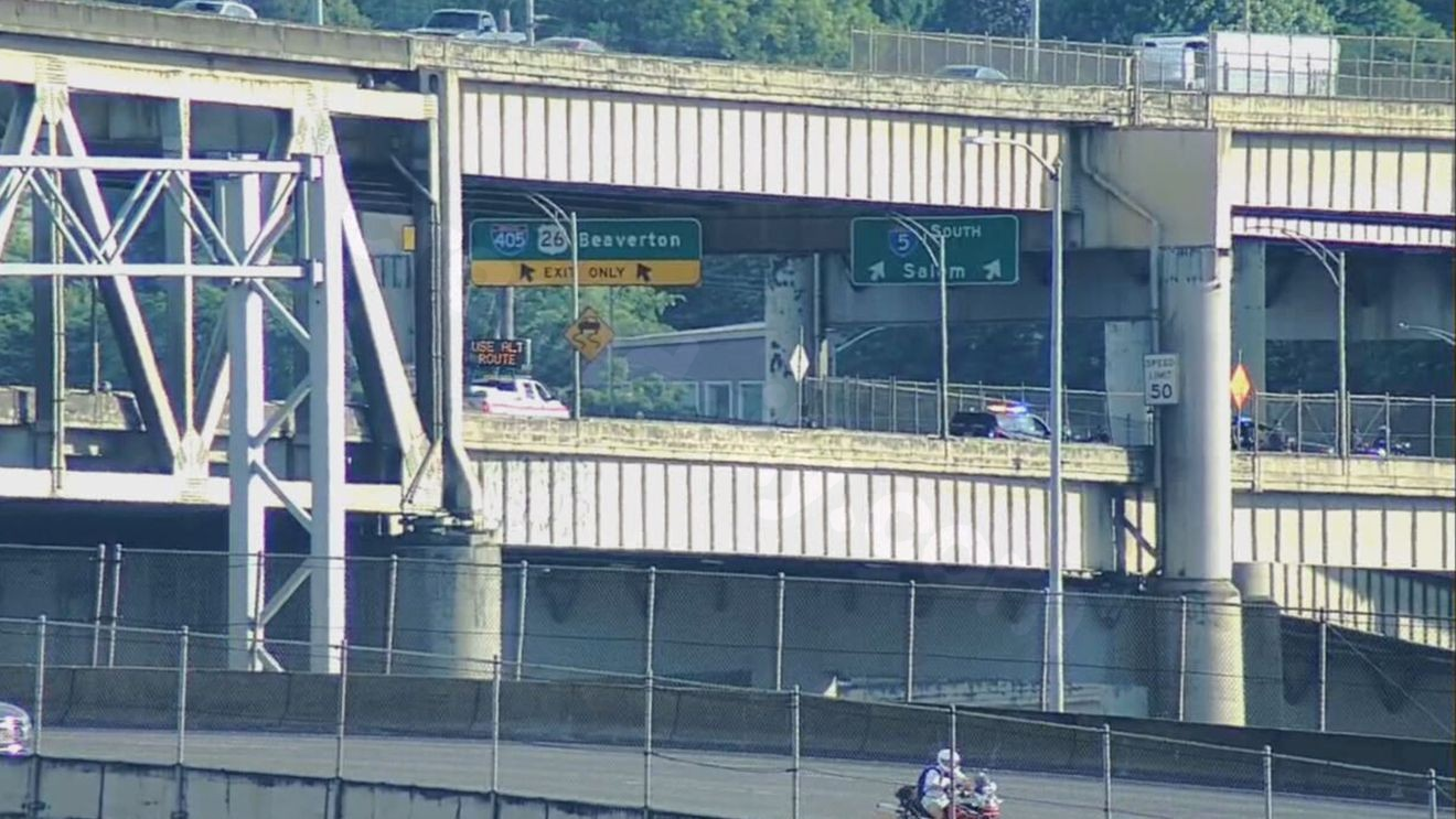Deadly motorcycle crash blocks I-5 southbound at Marquam Bridge in Portland