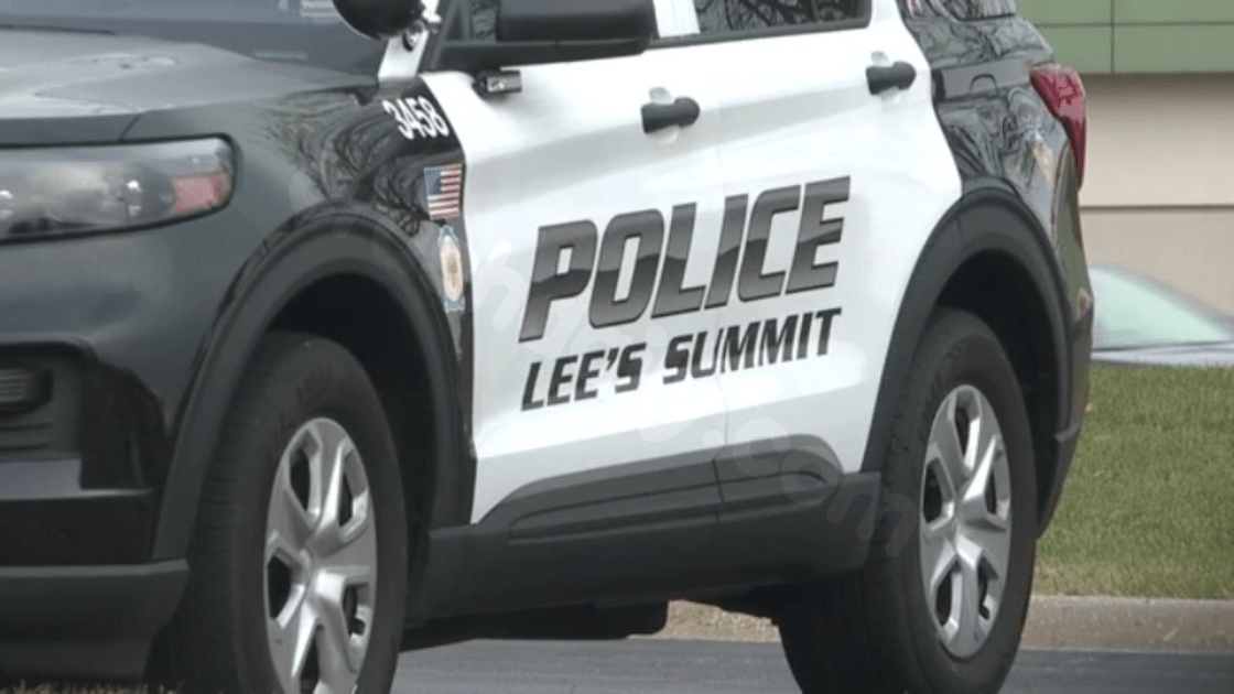 Lee’s Summit police investigating a fatal crash Saturday morning