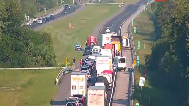 Vehicle crash blocks all lanes on Alligator Alley heading to the Gulf Coast