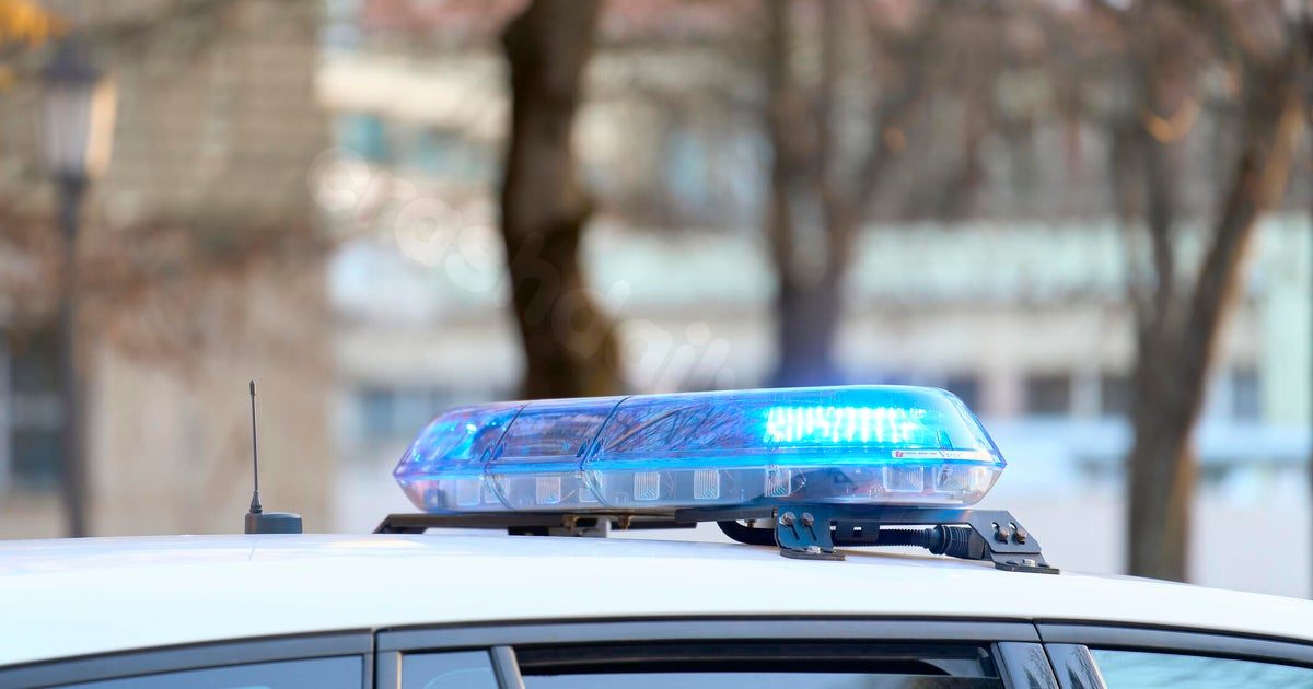Philadelphia police investigate 2 fatal crashes in city