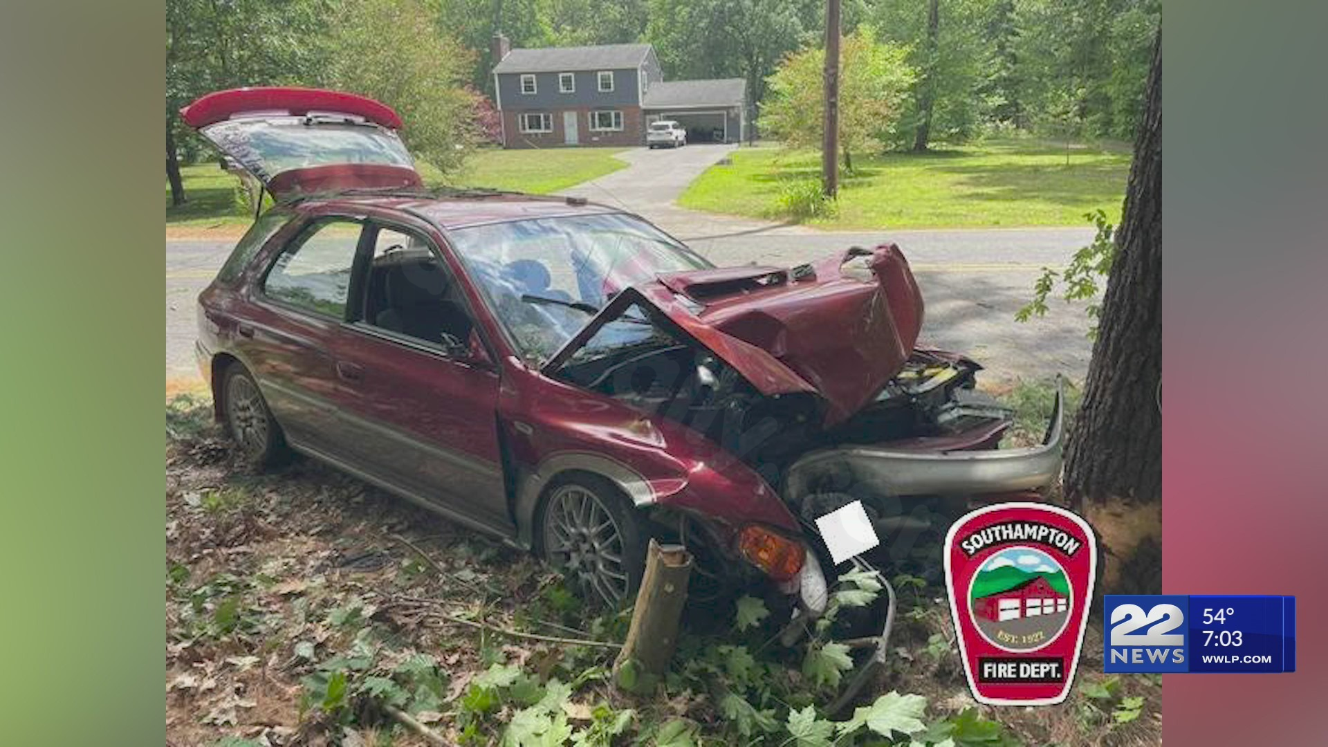 Vehicle crashes into tree in Southampton, leaving one injured