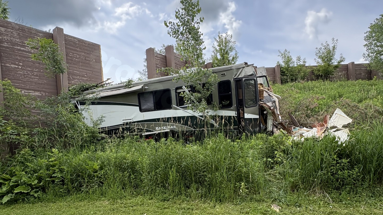 Chanhassen RV crash injures 3 occupants, damages sound barrier wall