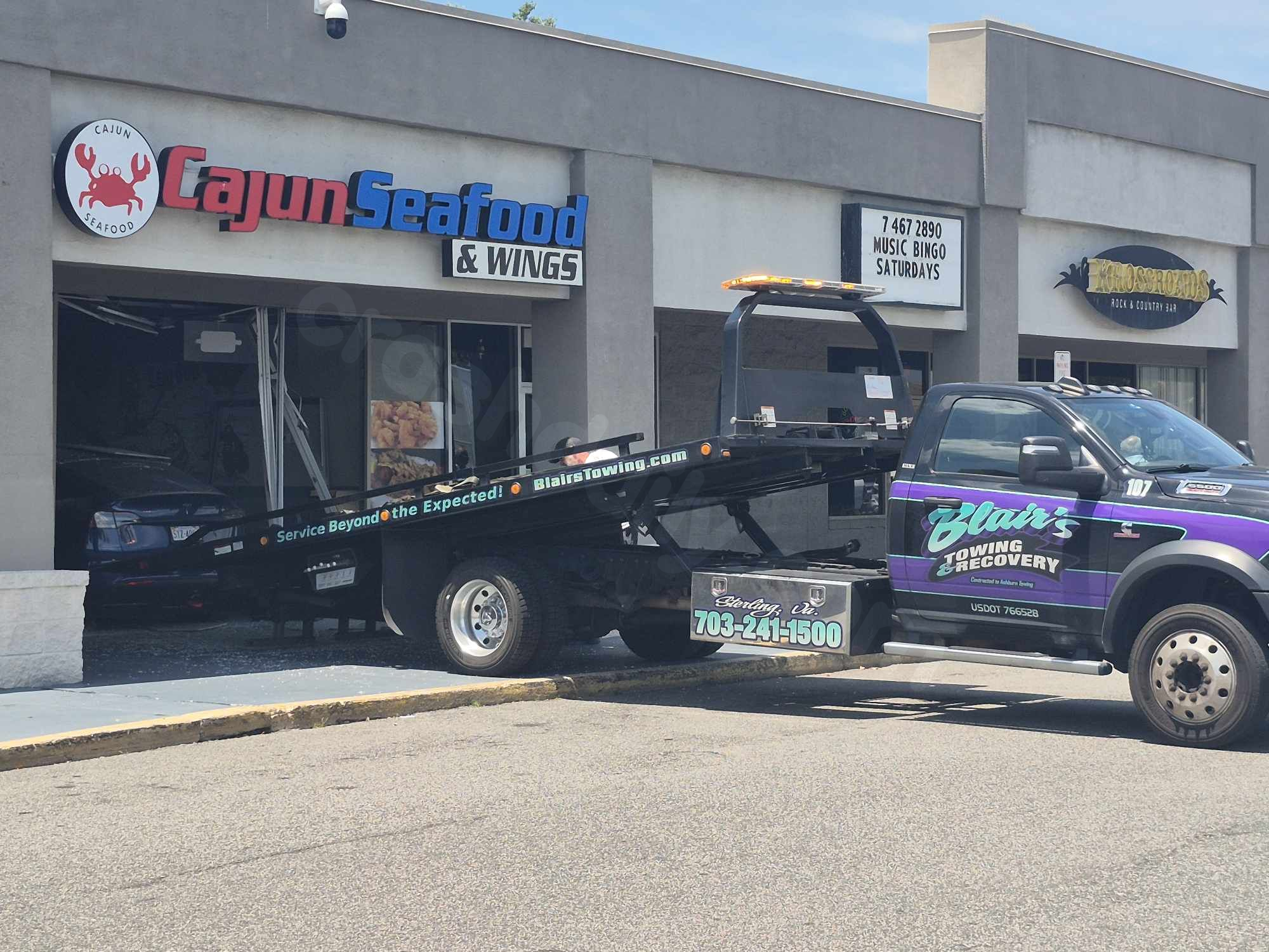 Vehicle crashes into Virginia Beach seafood restaurant
