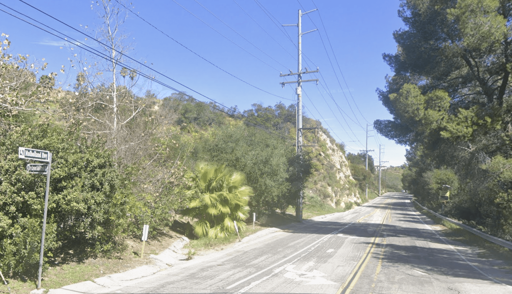 2 killed in high-speed crash on Mulholland Highway
