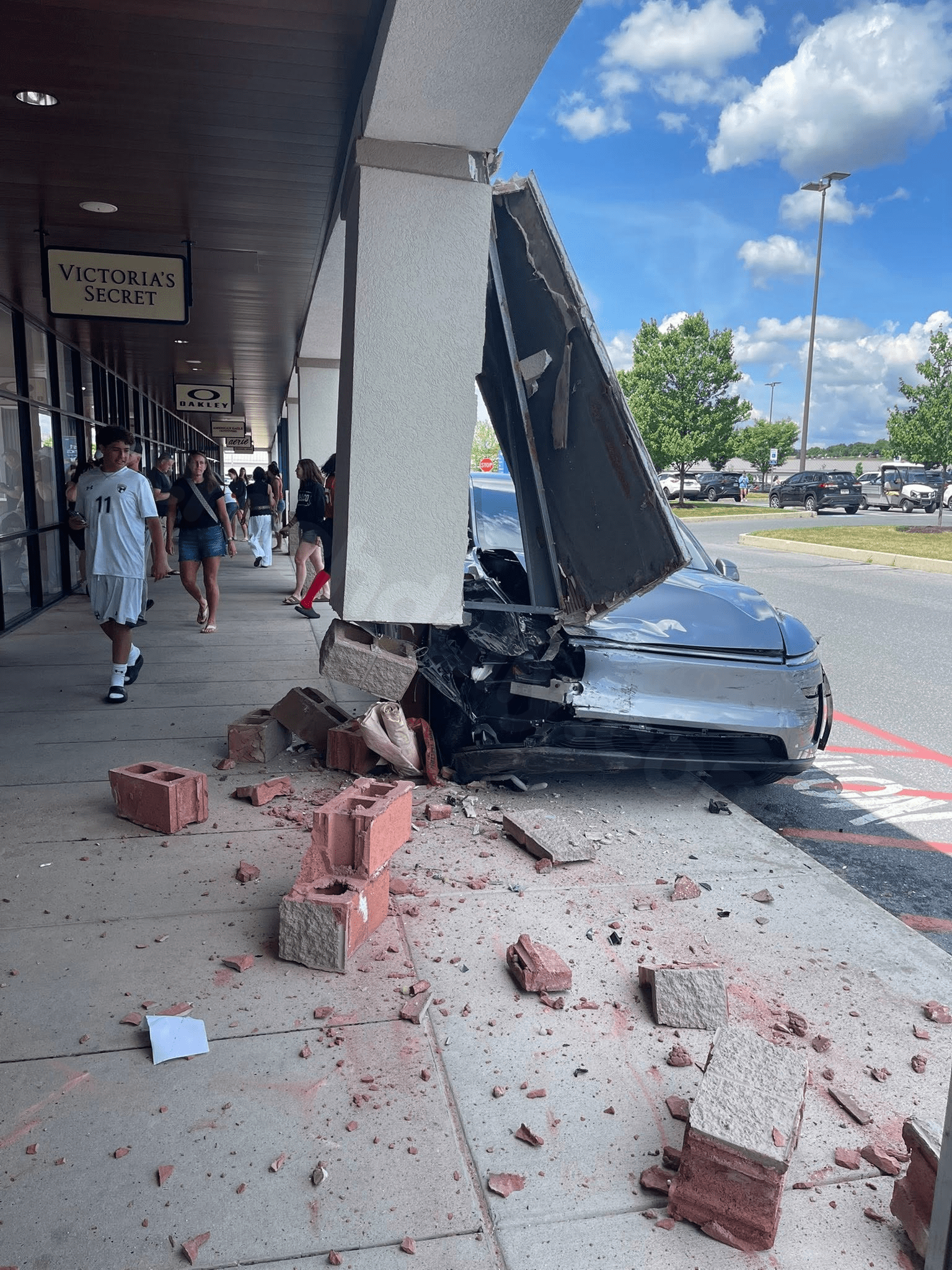Hershey Outlet crash driver told police Tesla was driving on its own