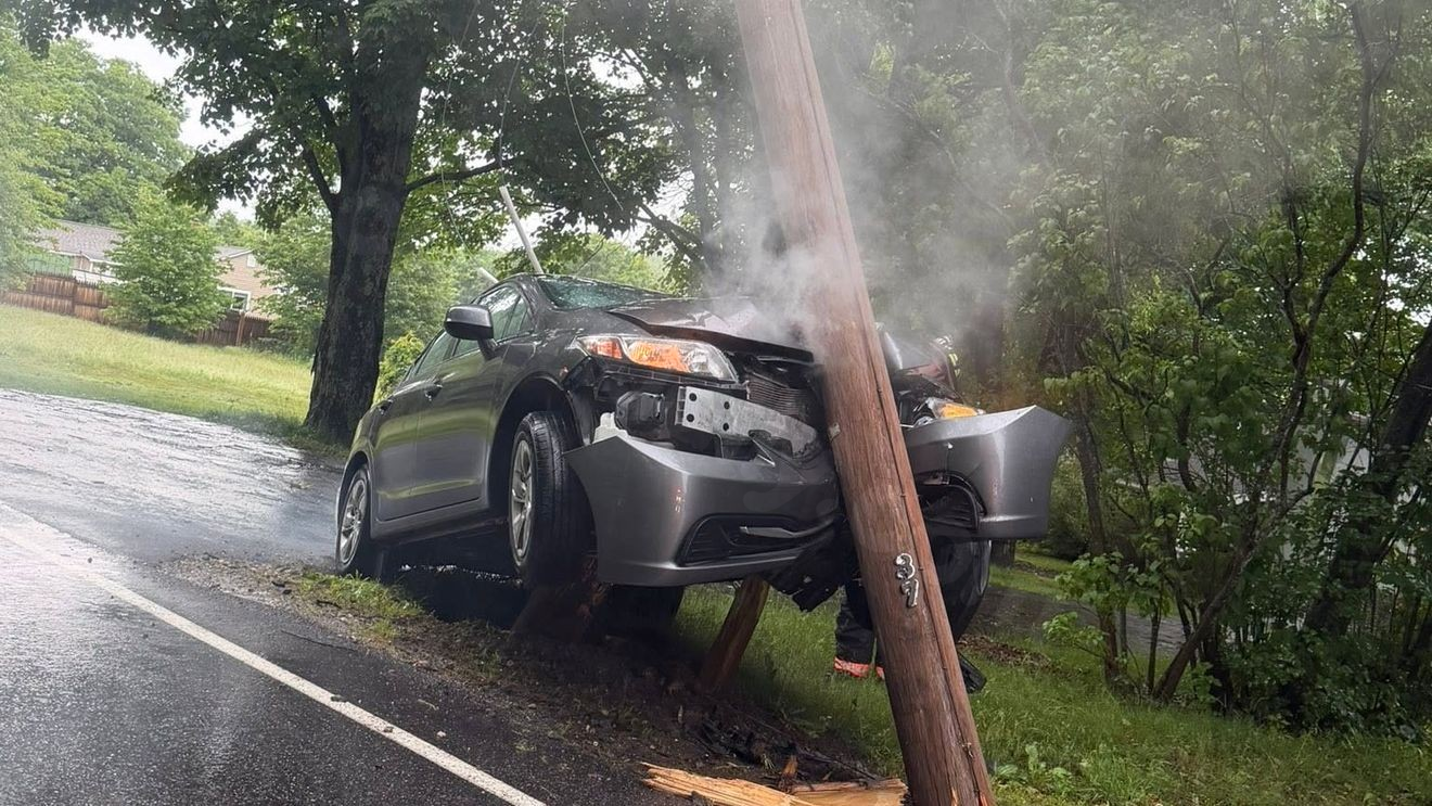 Lisbon crash takes out utility pole