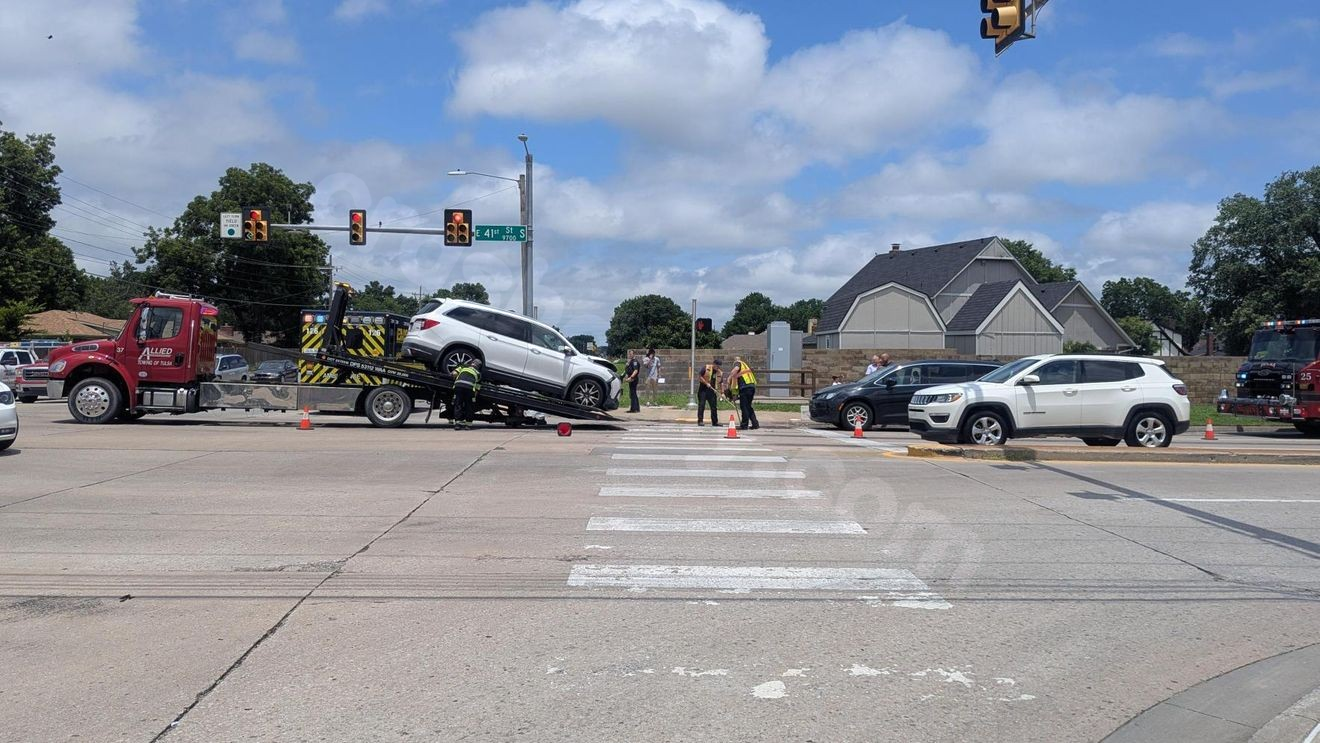 Tulsa Police respond to three-car crash near 41st Street and Mingo Road
