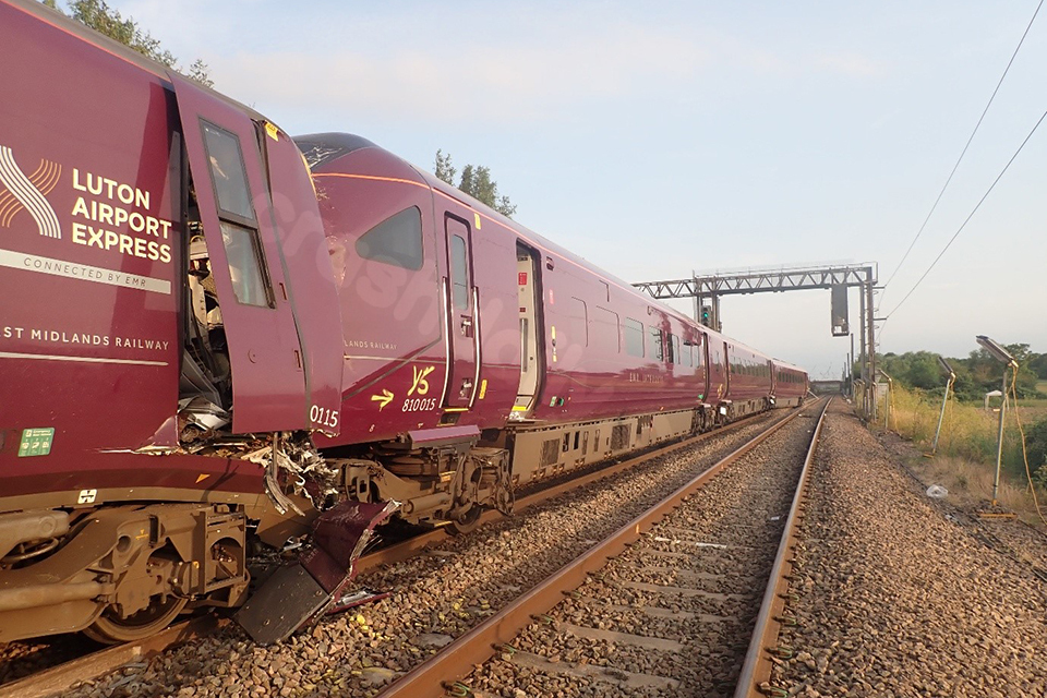 Collision between two passenger trains near Elstow