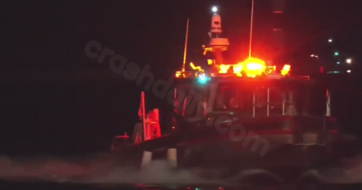5 injured after boat crash near Chicago's Monroe Harbor