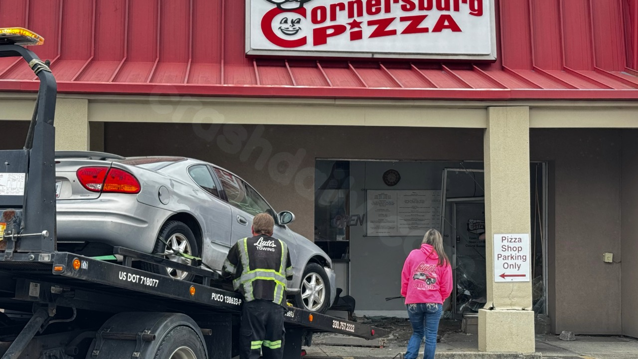 Car crashes into Cornersburg Pizza