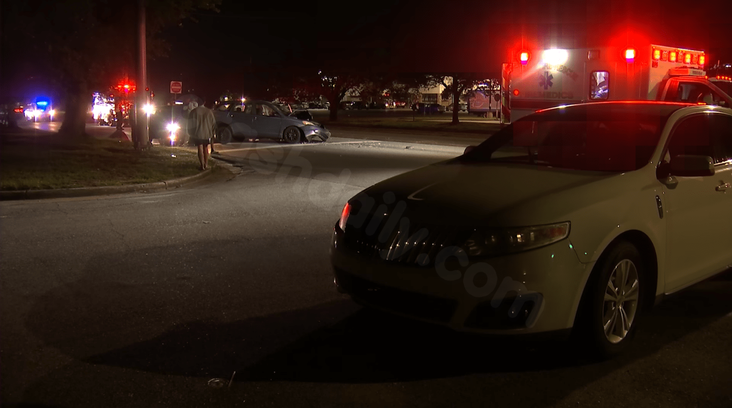 Three-vehicle crash in Mobile Friday night leaves at least one injured