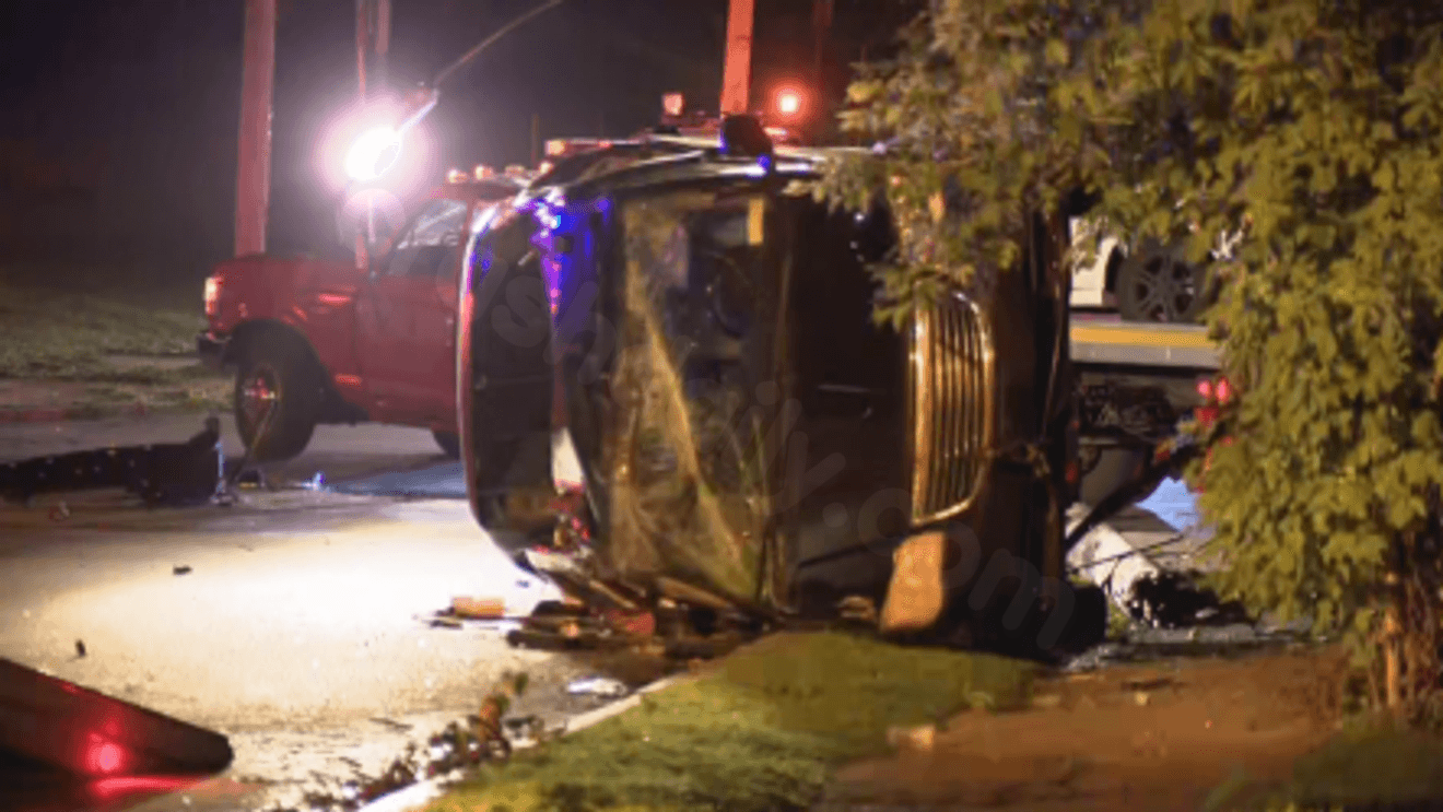 Vehicle overturns, another damaged in early morning Syracuse crash