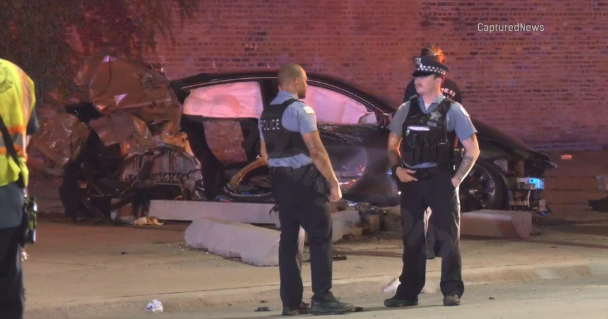 2 killed, 3 hospitalized in crash in Chicago's Bronzeville community