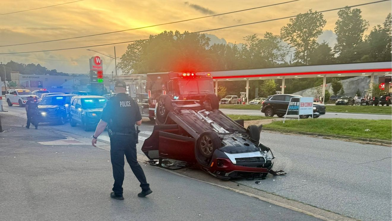 3 hospitalized after car flipped during crash on Hixson Pike Saturday evening