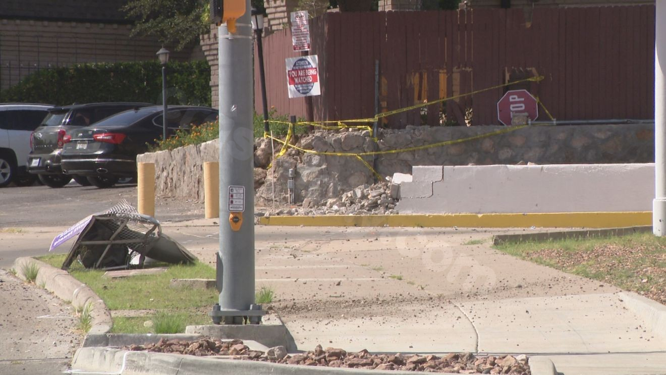 Police: driver died at scene after West El Paso single-vehicle crash; 2 passengers hurt
