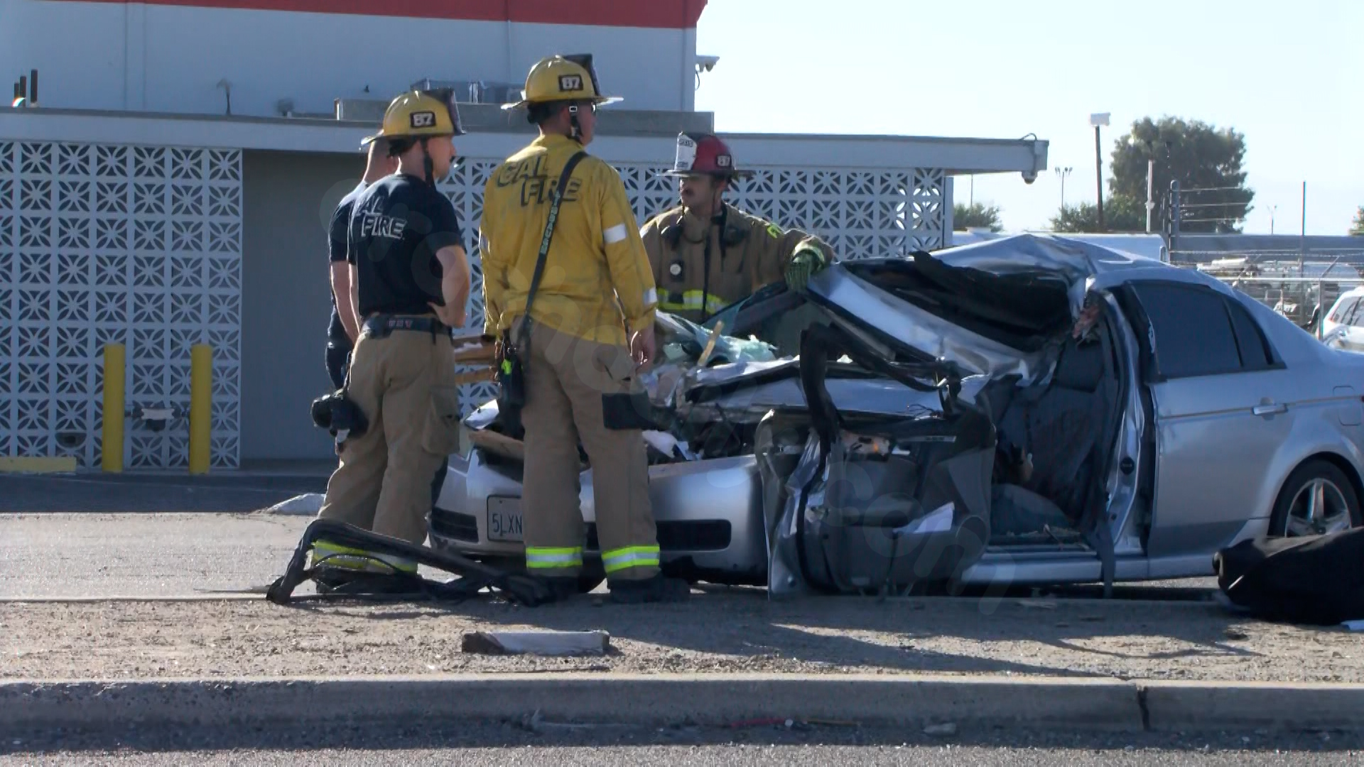 Woman dies in Fresno County crash with semi, CHP says