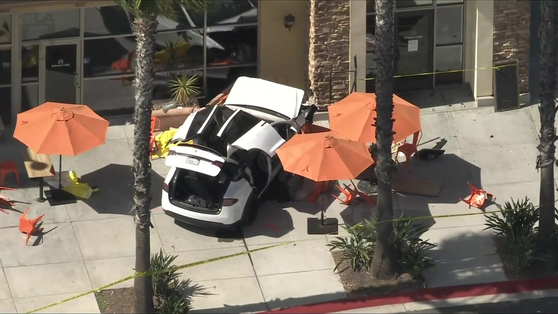 1 dead, 5 injured after Tesla crashes into Southern California shopping center