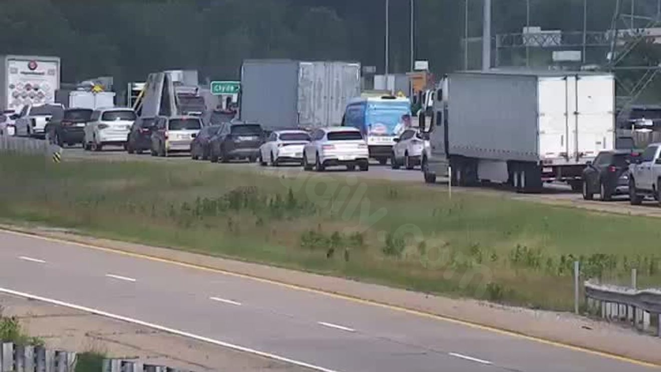 Fatal crash blocks US-131 at M-6 in Kent County; motorists advised to avoid area