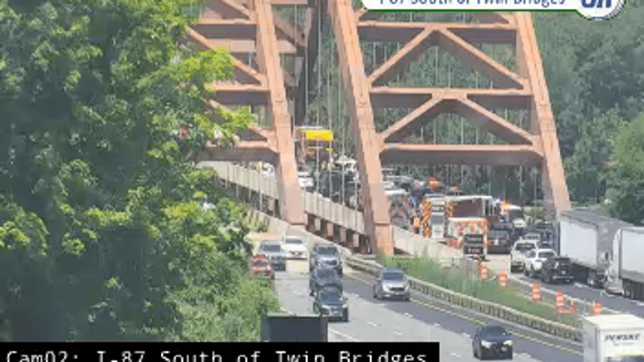 Crash closes part of Northway near Twin Bridges