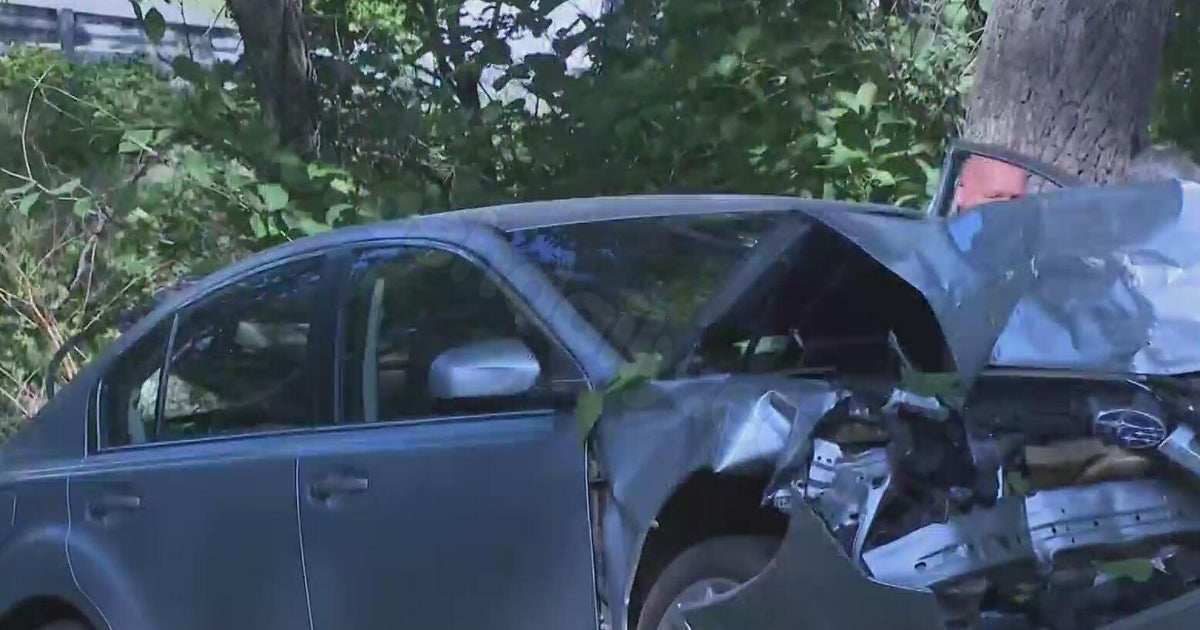 Driver crashes into creek in Plum