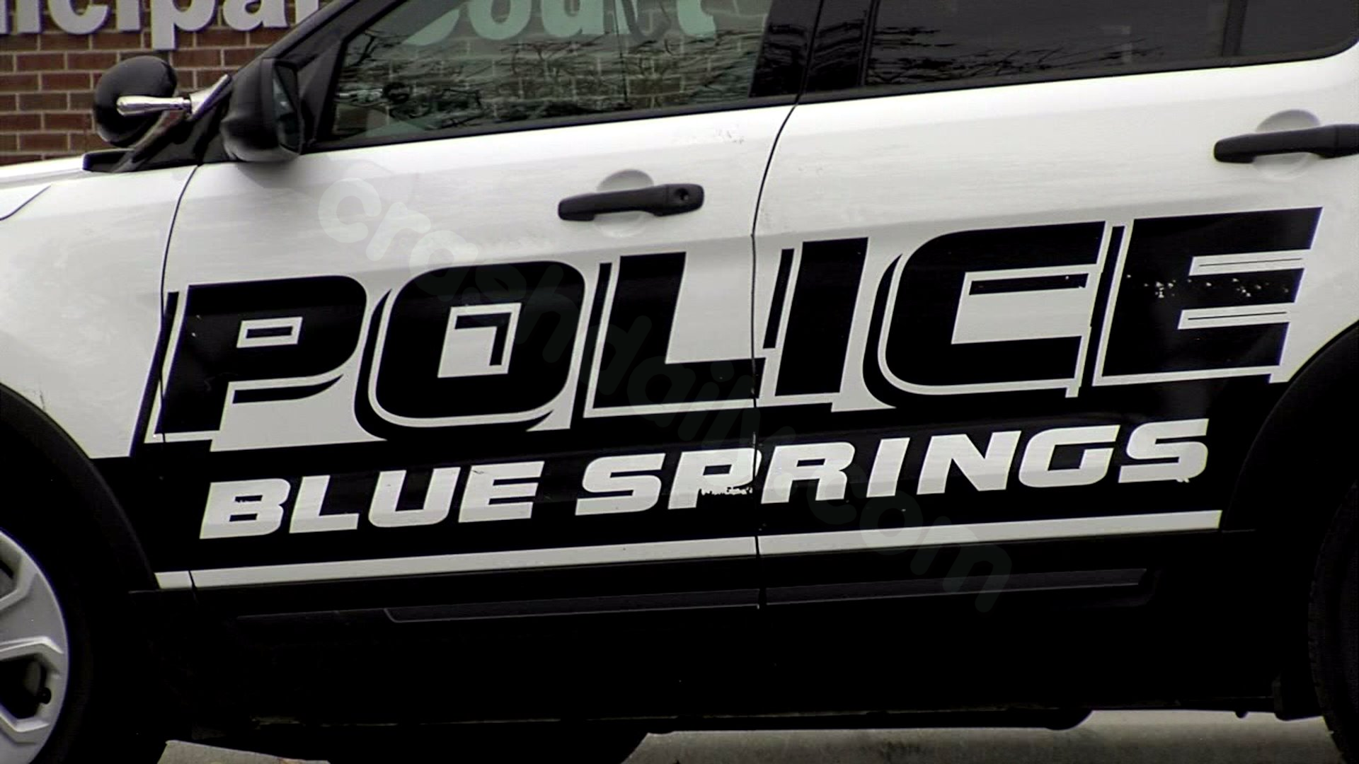 Blue Springs crash leaves one dead, one critical Thursday evening: police